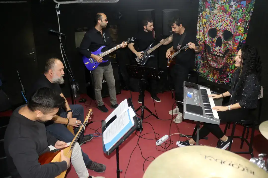 Antalya Eğitim Araştırma Doktorlarından Rock Orkestrası 1